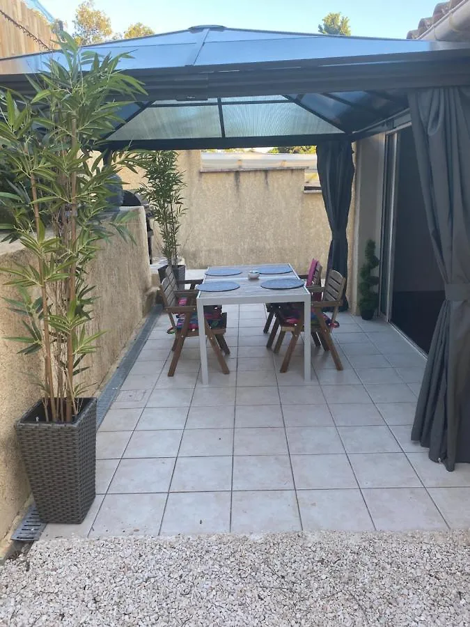 Hébergement de vacances Villa cavaliere maisonette 4 personnes vue mer avec petit jardin à Le Lavandou France