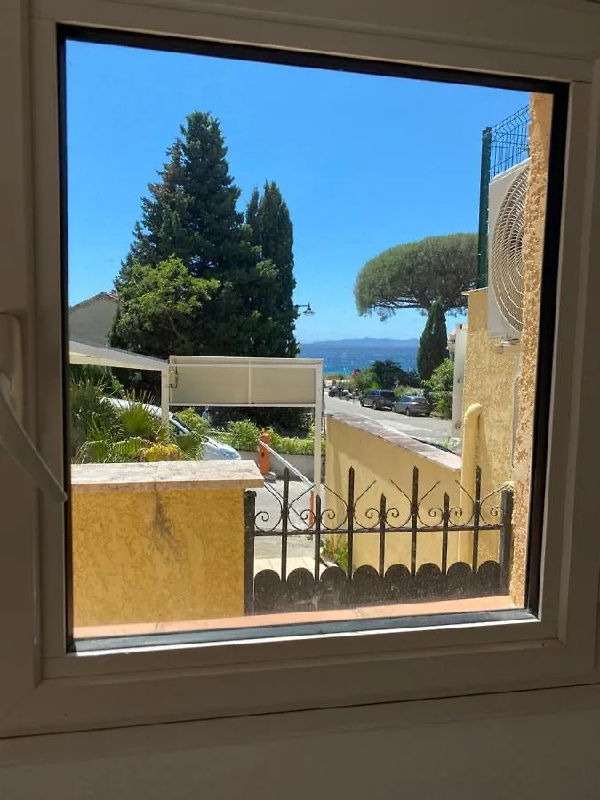 Hébergement de vacances Villa cavaliere maisonette 4 personnes vue mer avec petit jardin à Le Lavandou